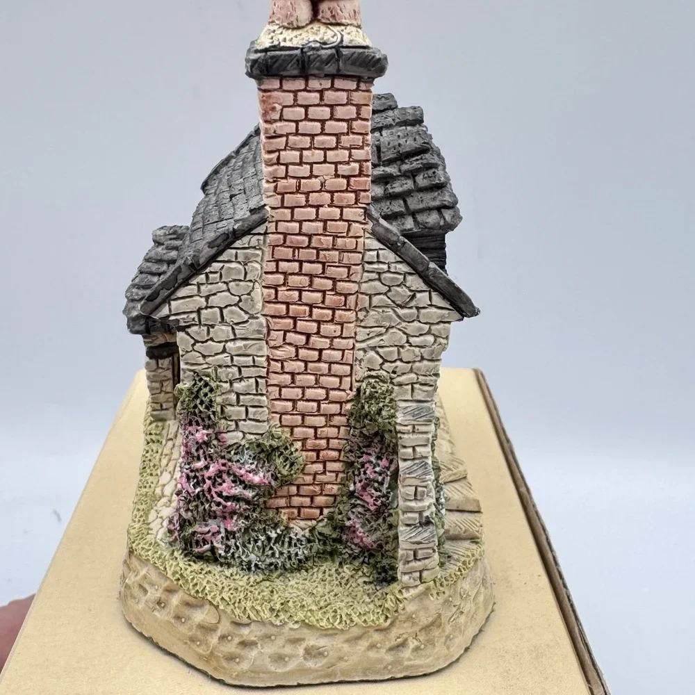 David Winter Cottages British Traditions Burns Reading Room January‎ Box & COA